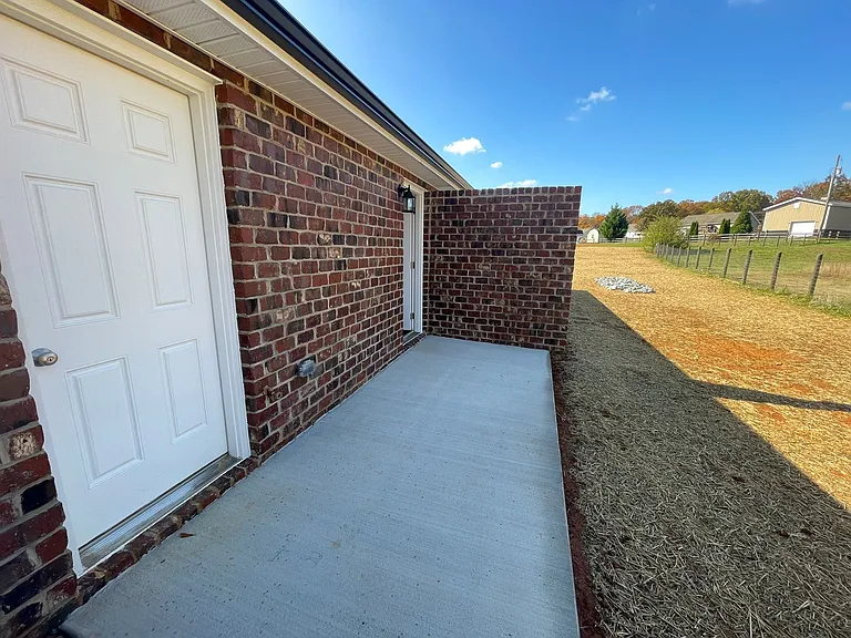 4013 Eugene Dr — Photo 10