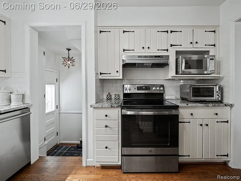 1646 S Bates St — Photo 9