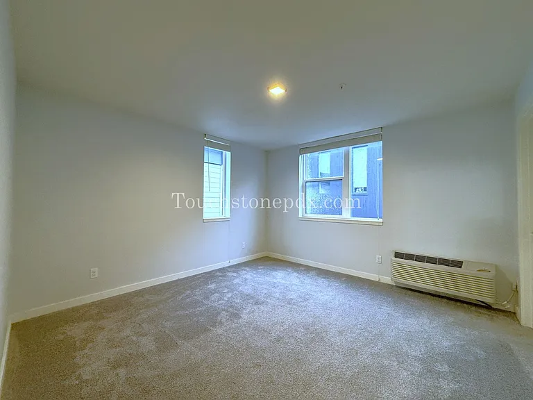 424 NE Jessup St #11 — Photo 32