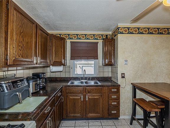4th image of 5666 Waterbury Ave