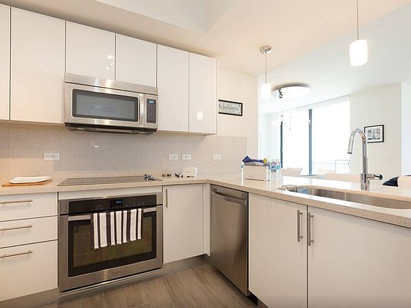 4th image of 999 SW 1st Ave #20