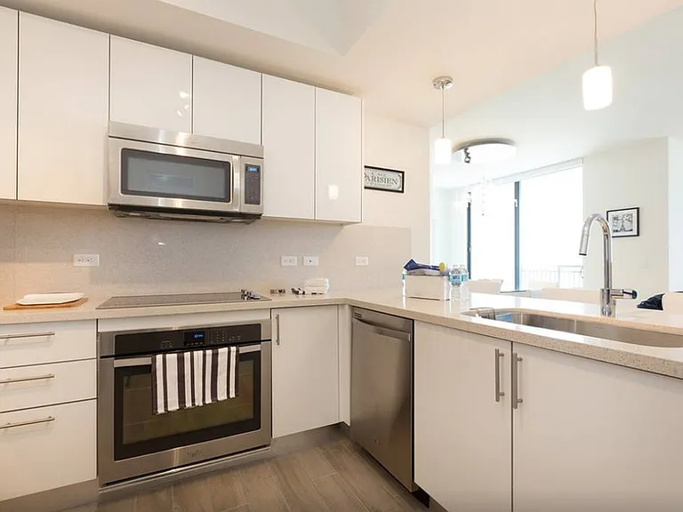999 SW 1st Ave #20 — Photo 4