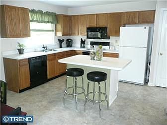 4th image of 63 Brookfield Dr