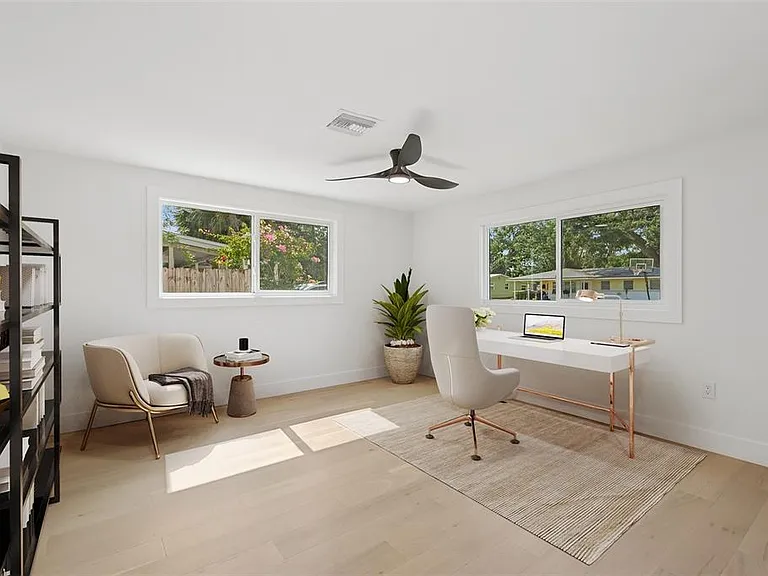 2655 Bay St — Photo 7