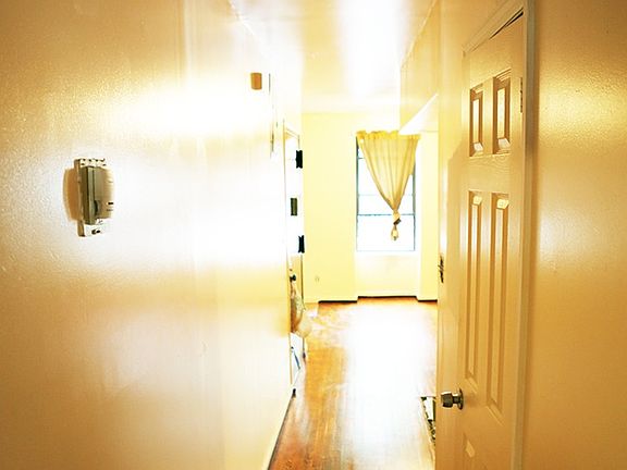4th image of 446 Willoughby Ave