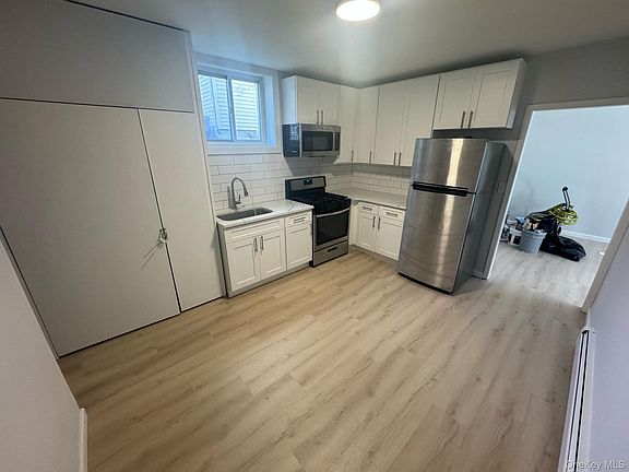 2nd image of 33 Union Ln