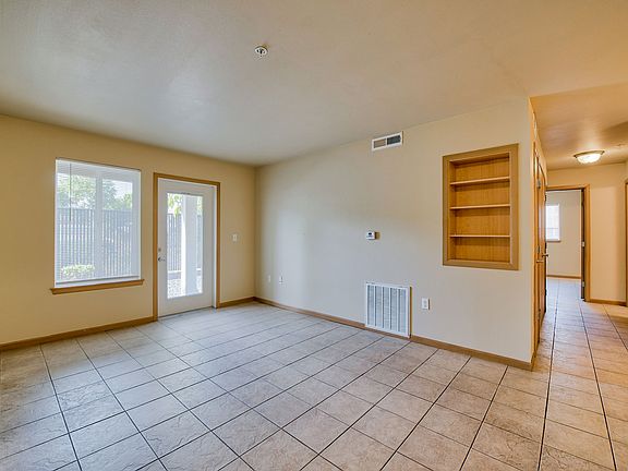2nd image of 1618 E Beech St #14197198