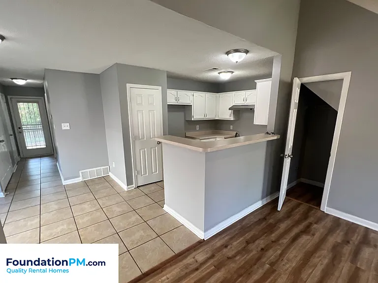 1530 Estacada Way — Photo 4