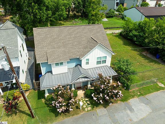 3rd image of 9 Winn St
