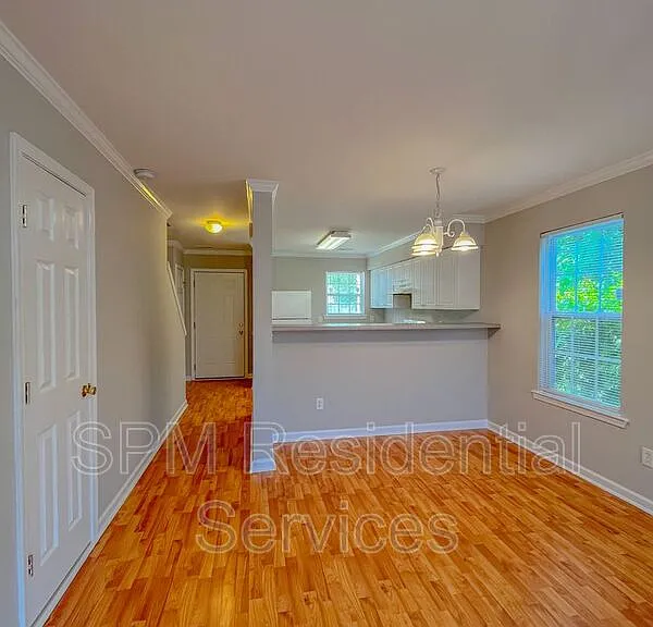 501 Shortfin Dr — Photo 9