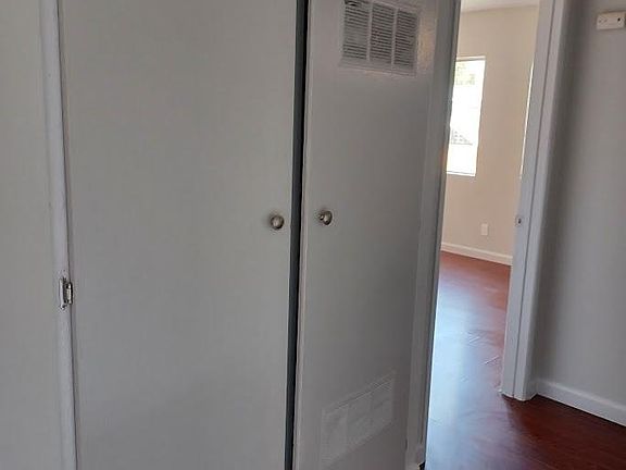 3rd image of 4265 S Hoover St #10