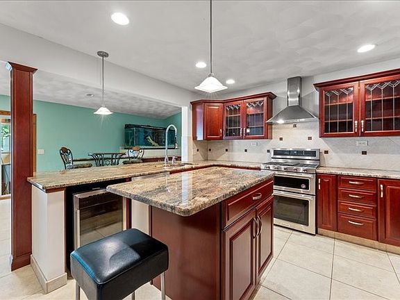 2nd image of 1048 Schuyler St