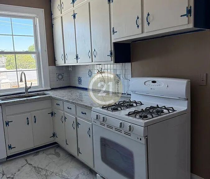 751 Shirley Ave #2 — Photo 6