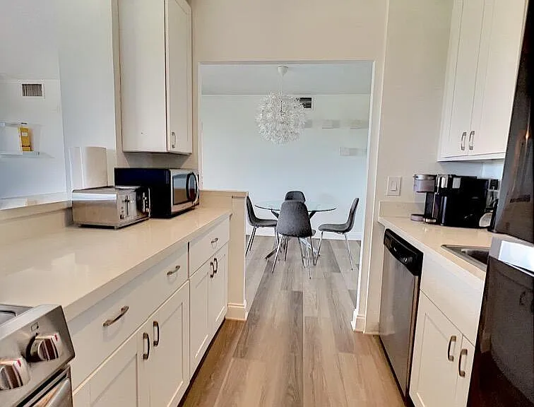 2555 NE 11th St #809 — Photo 18
