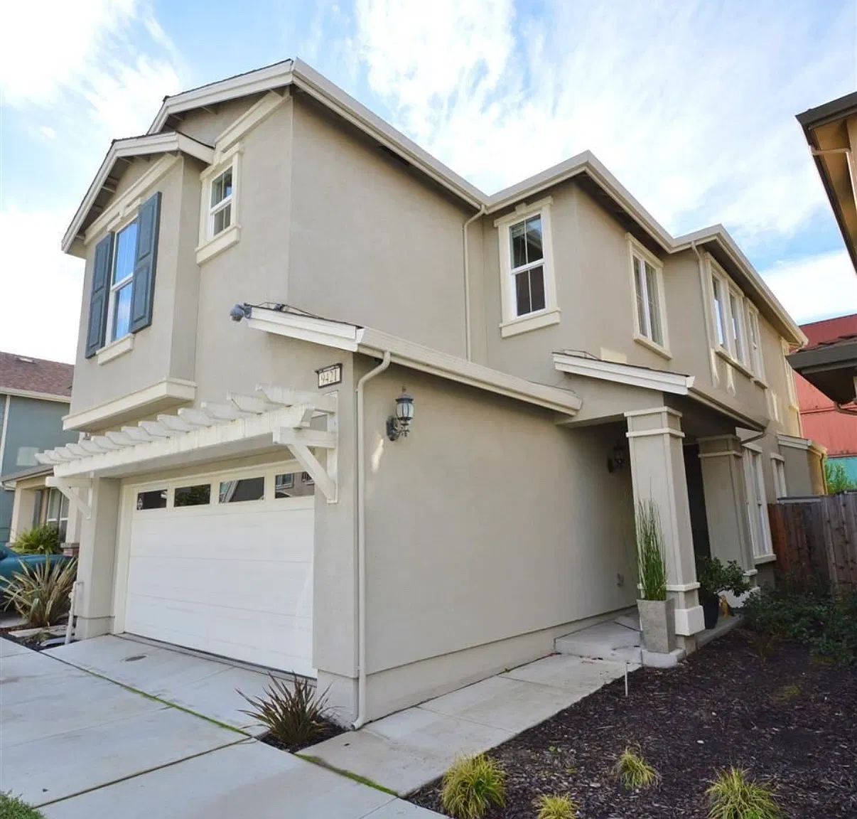 3 bed, 2.5 bath, 1489 sqft, $4,100 — Photo 1