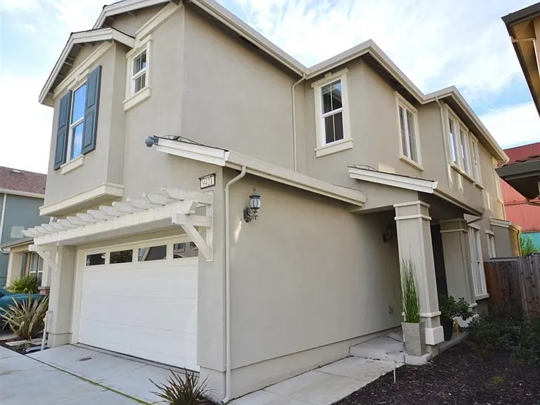 9421 Dunbar Dr — Photo 1