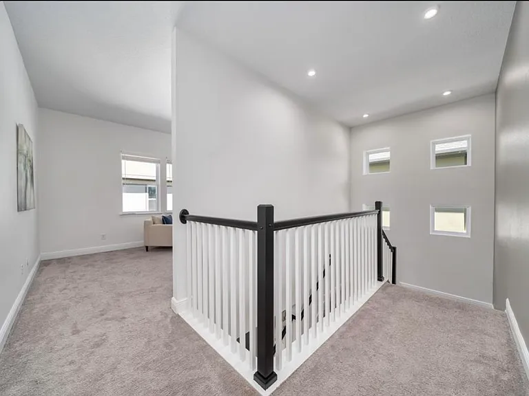 7070 Higgs Aly — Photo 22