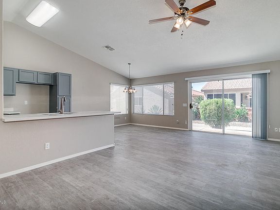 4th image of 1836 E Lindrick Dr