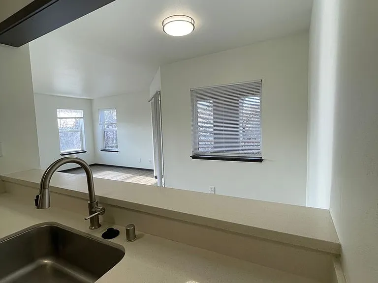 6040 Cali - Spacious 1 & 2 Units | Washer/Dryer | Private Balcony | Lots on Natural Light — Photo 35