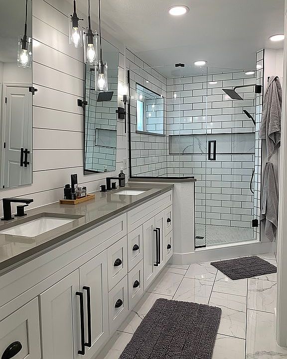 Updated Master Bathroom 