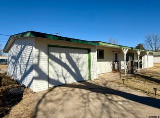 204 N Poplar Ave, Davenport, NE 68335