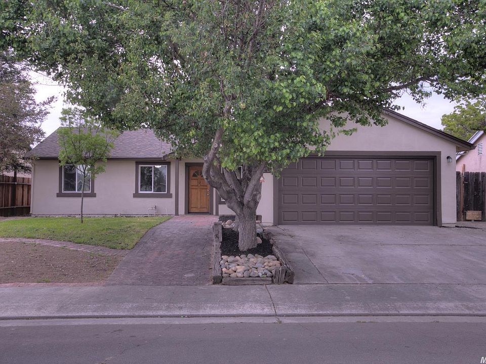 1st image of 3905 Woodview Dr