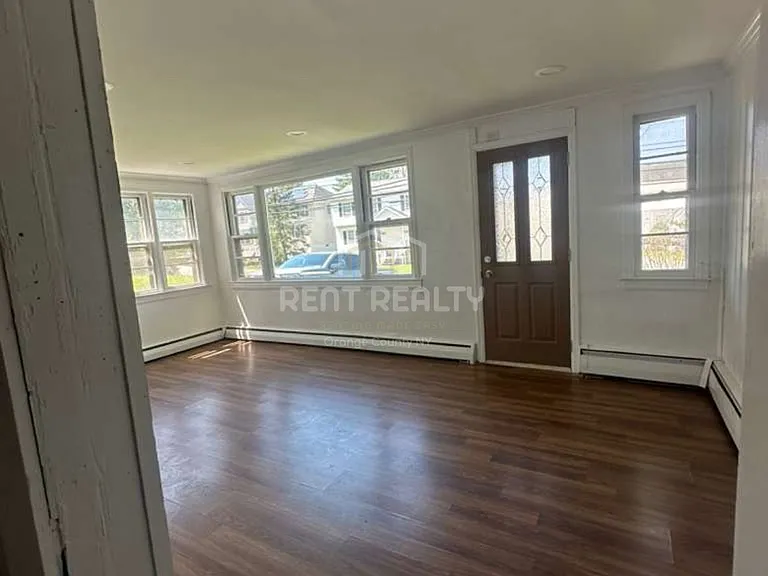 258 Elm St — Photo 4