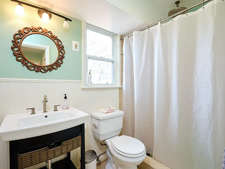1318 Perry St NE — Photo 13