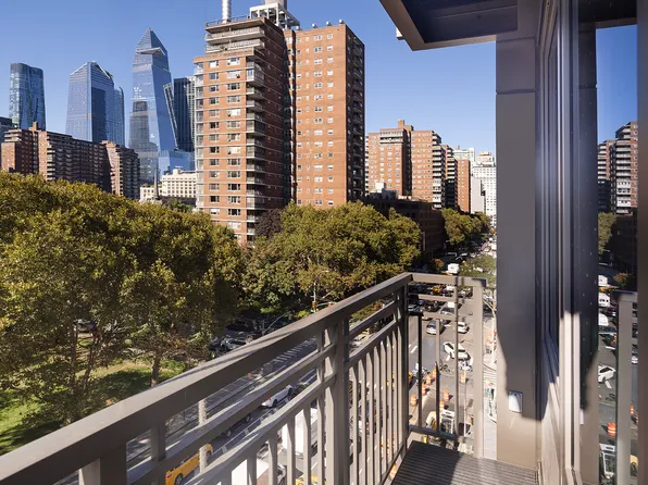 261 West 24th Street image 1 of 12