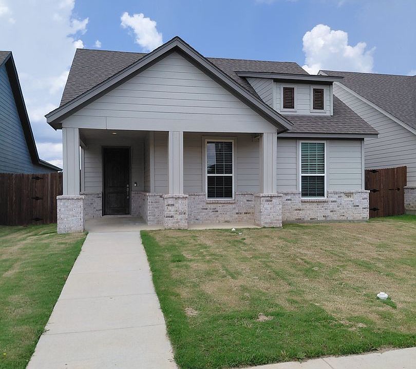 1st image of 709 The Cottages Dr