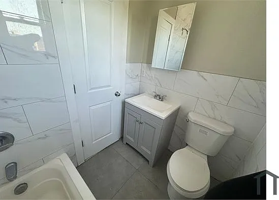 700 Chancellor Ave #302 — Photo 4
