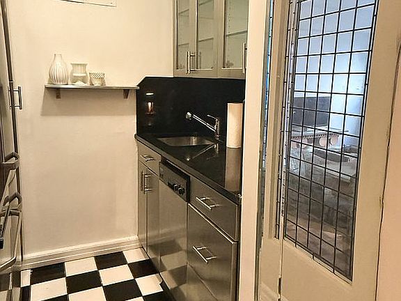 4th image of 55 E 9th St APT 4C