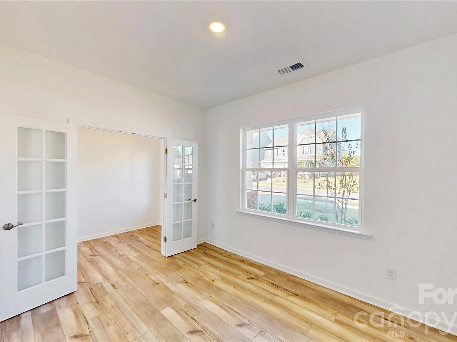 4 bed, 2.5 bath, 2753 sqft, $3,000 — Photo 3