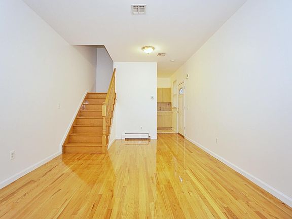 3rd image of 584 Barclay Ave #1-2
