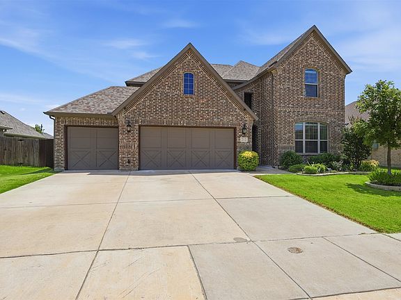 2nd image of 212 Lillian Ln