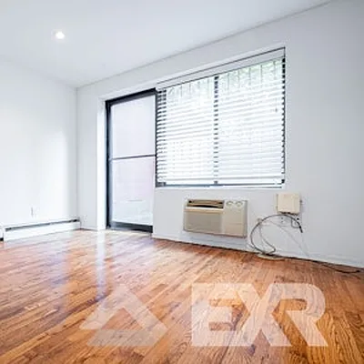 Rented by EXR | media 12