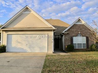460 Camden Cove Cir, Calera, AL 35040