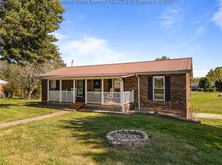 30 Austin Dr, Milton, WV 25541