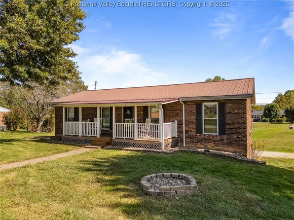 30 Austin Dr, Milton, WV 25541
