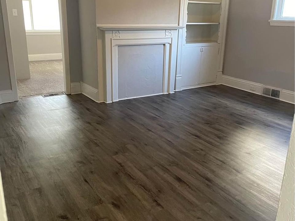 2nd image of 32 Victoria St #1
