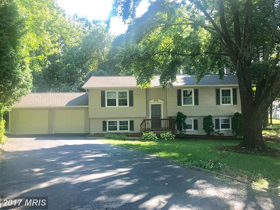 1st image of 100 Lark Ln