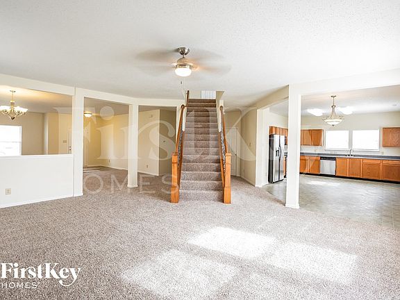 3rd image of 1079 King Maple Dr