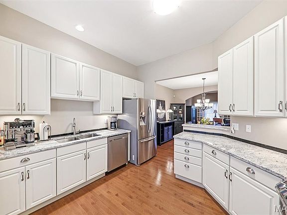 5th image of 2408 N Larksong Dr