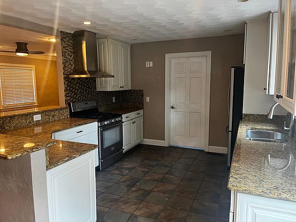 Stainless steel appliances, pantry with washer/dryer hook-up.
