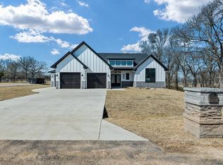 324 Splitrail Dr, Kemp, TX 75143