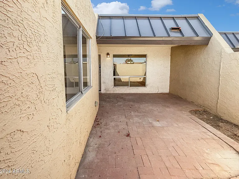 8339 N 59th Dr — Photo 2
