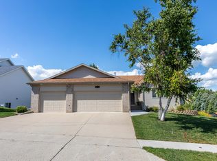 746 Mustang Dr, Bismarck, ND 58503