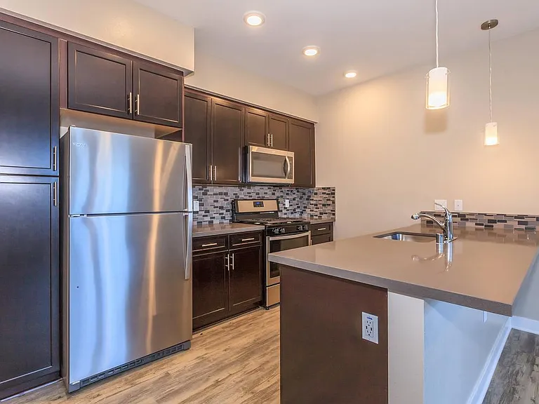 Esencia Sur Apartment Homes — Photo 52