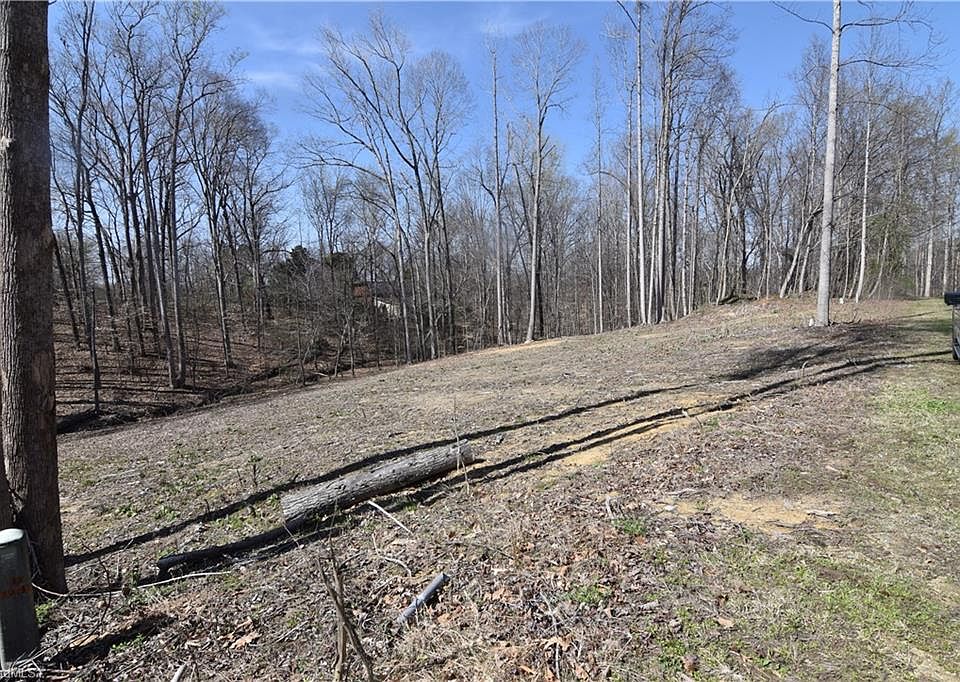 2nd image of 109 Fox Trace Ct