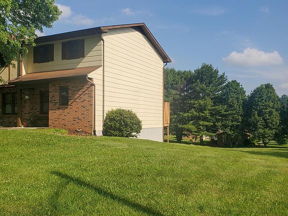 4th image of 121 Oakcrest Cir #1